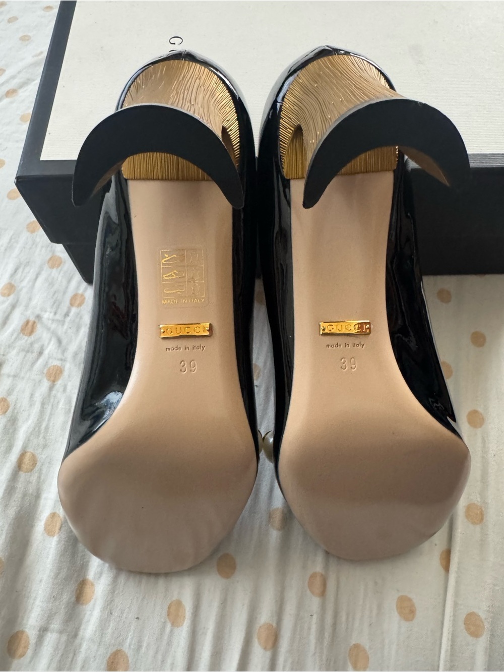 Gucci Black Patent Leather Mid-Heel Pumps with Vernice crystal. Size 39 NEW! - Picture 7 of 8